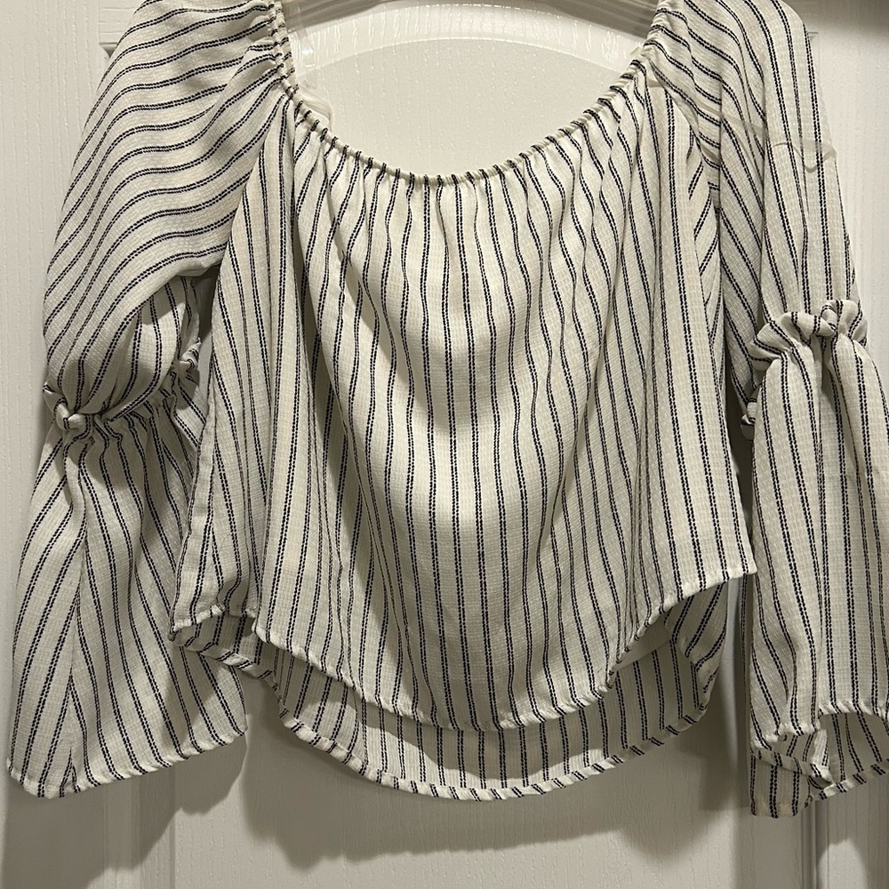 Cropped flowy croped top size small .